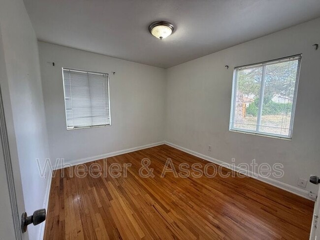 Building Photo - 1575 S 800 E