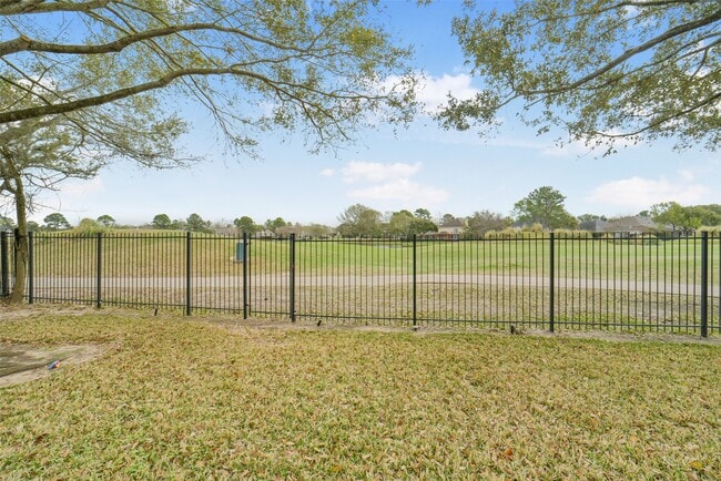 Building Photo - 2103 Blue Water Bay Dr