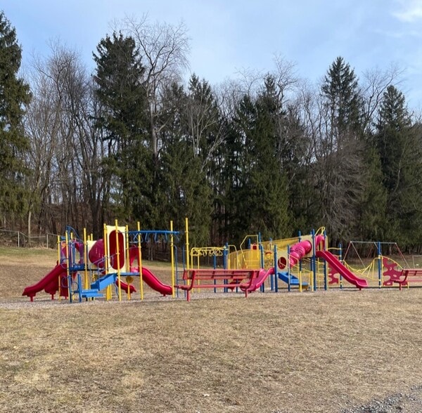 Community Park - 19 Pond Hill Rd