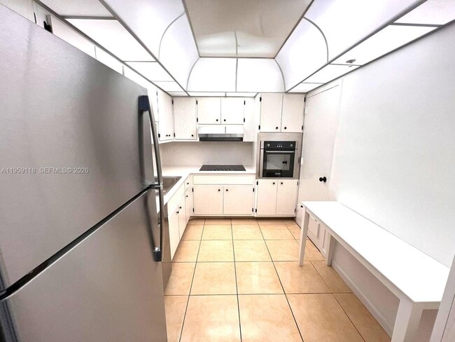 Building Photo - 400 Kings Point Dr