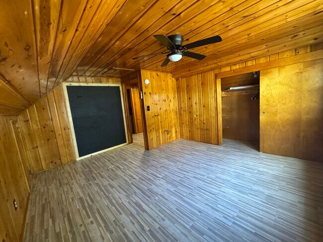 Building Photo - 6809 IL-71