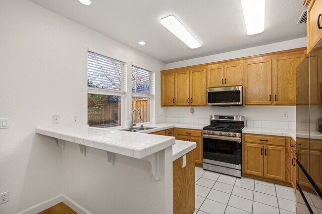 Building Photo - 2023 Northfield Dr