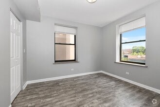 Building Photo - 2-Bedroom in Chicago’s historic South Shor...