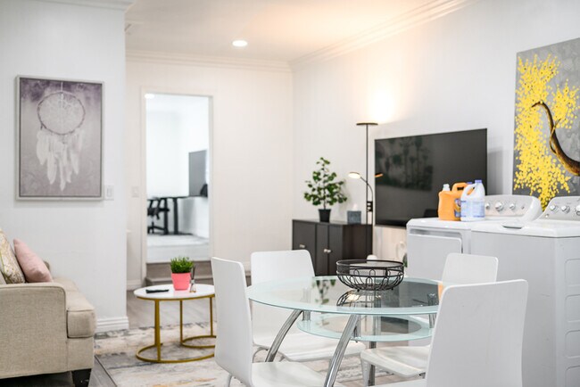 Building Photo - Fully Furnished 2BR Home w/ Private Entry ...