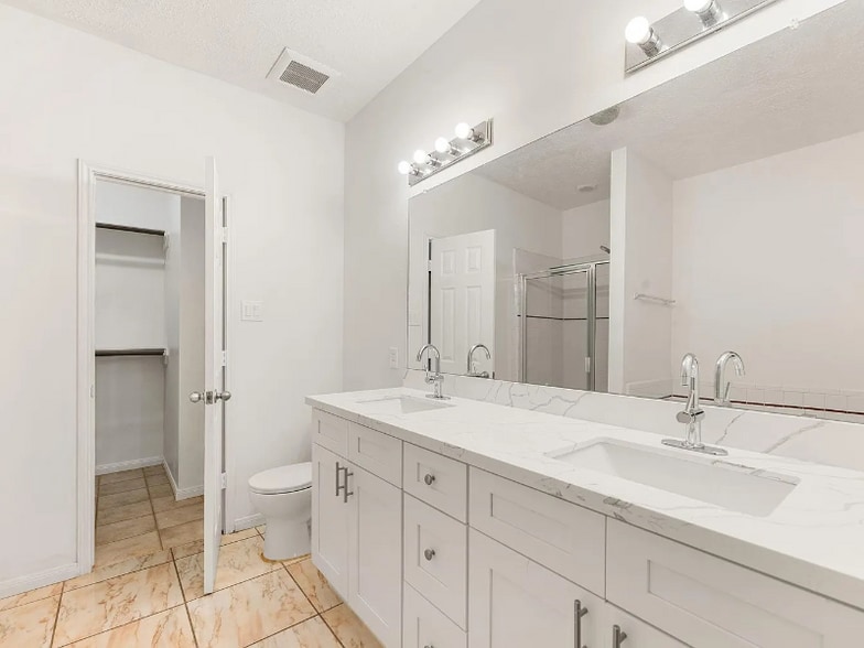 Building Photo - 13530 Carruth Ln