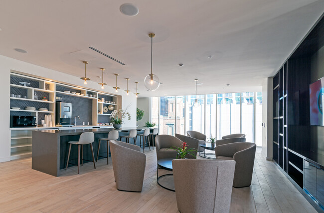 Amenity Level 7- kitchen and lounge - 515 Church St