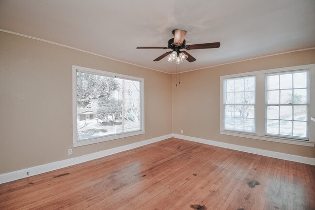 Building Photo - 1503 E Virginia Ave