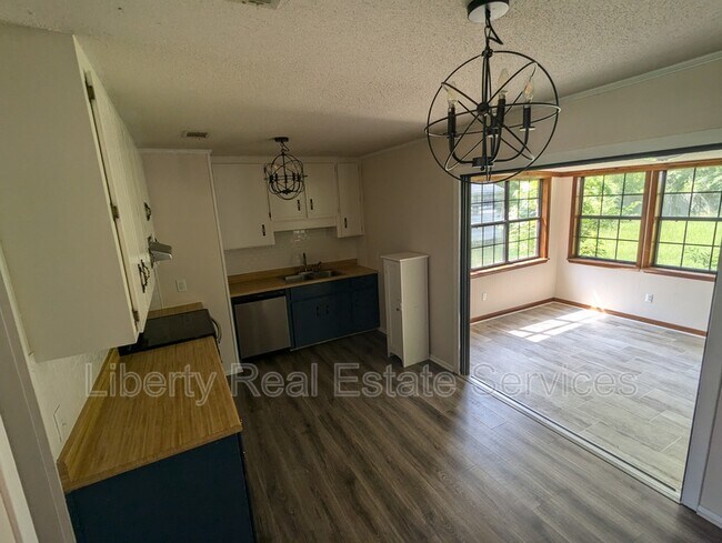 Building Photo - 820 Kelly Dr