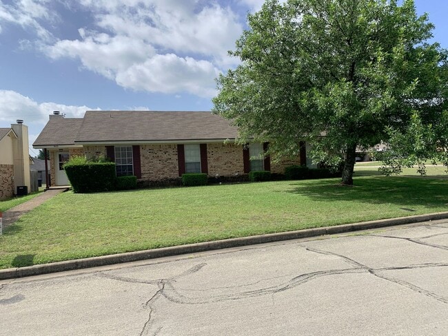 Building Photo - Duplex