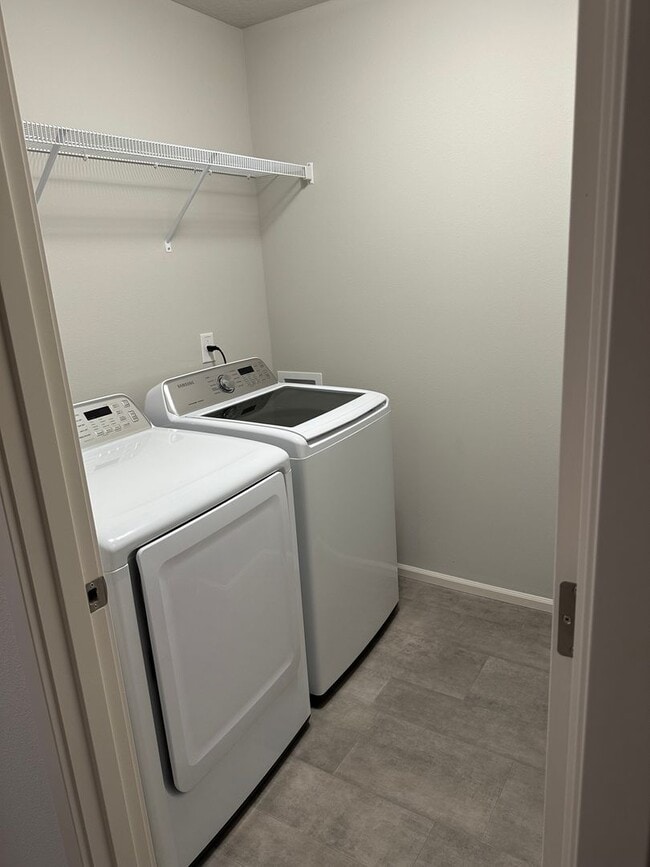 Building Photo - Newly-Built 3 Bed, 2 Bath Home in McMinnville