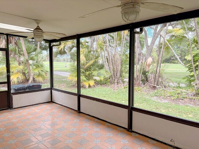 Building Photo - 956 Mockingbird Ln