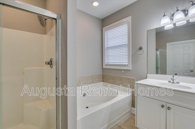 Building Photo - 719 Bonnie Oaks Ln