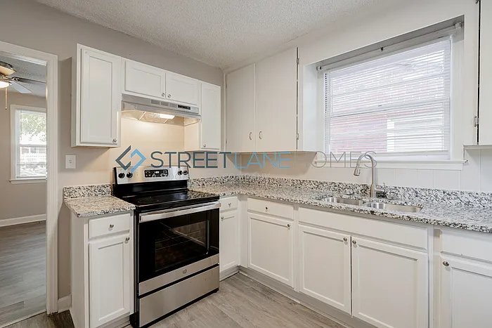 Building Photo - 2210 Corning Rd