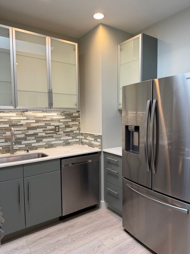 Building Photo - Rare Live/Work or Residential Opportunity in the Heart of North Oak Park!