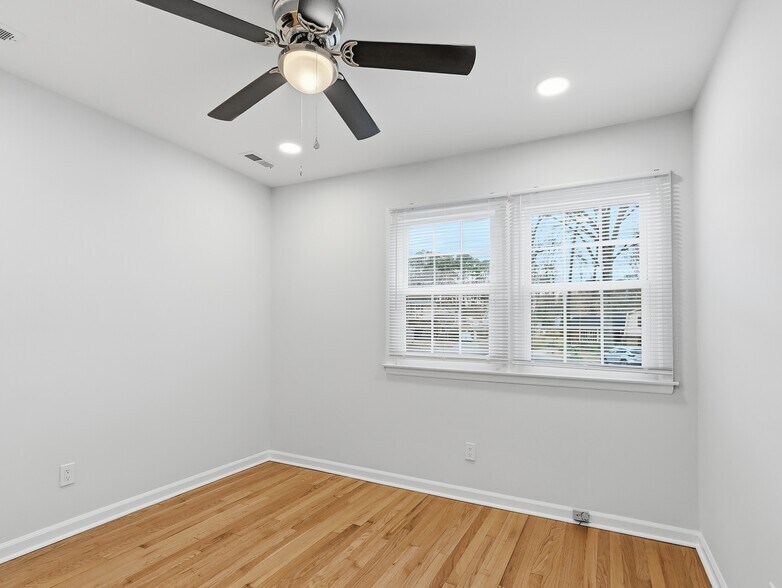 Building Photo - 1113 Yorkshire Dr