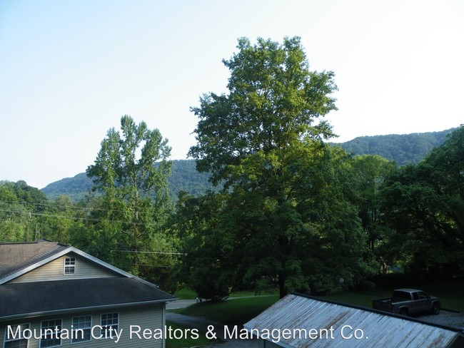 Building Photo - 1 br, 1 bath House - 21963 River Canyon Rd