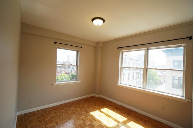 Building Photo - 84 Bloomfield St