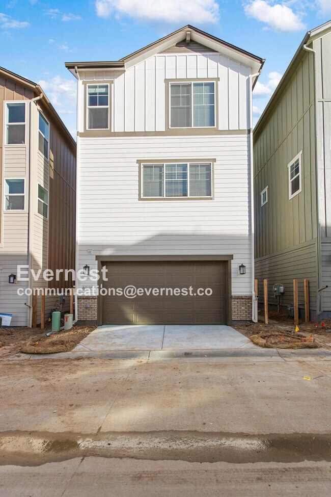 Building Photo - 8970 Southurst St