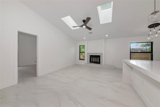 Building Photo - 1658 Ridgewood Ln