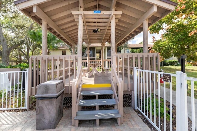 Building Photo - 646 Bird Bay Dr E