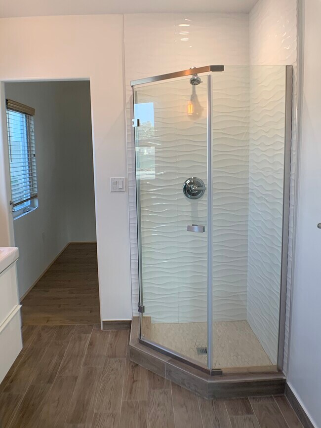 Bathroom - 1312 S Victoria Ave