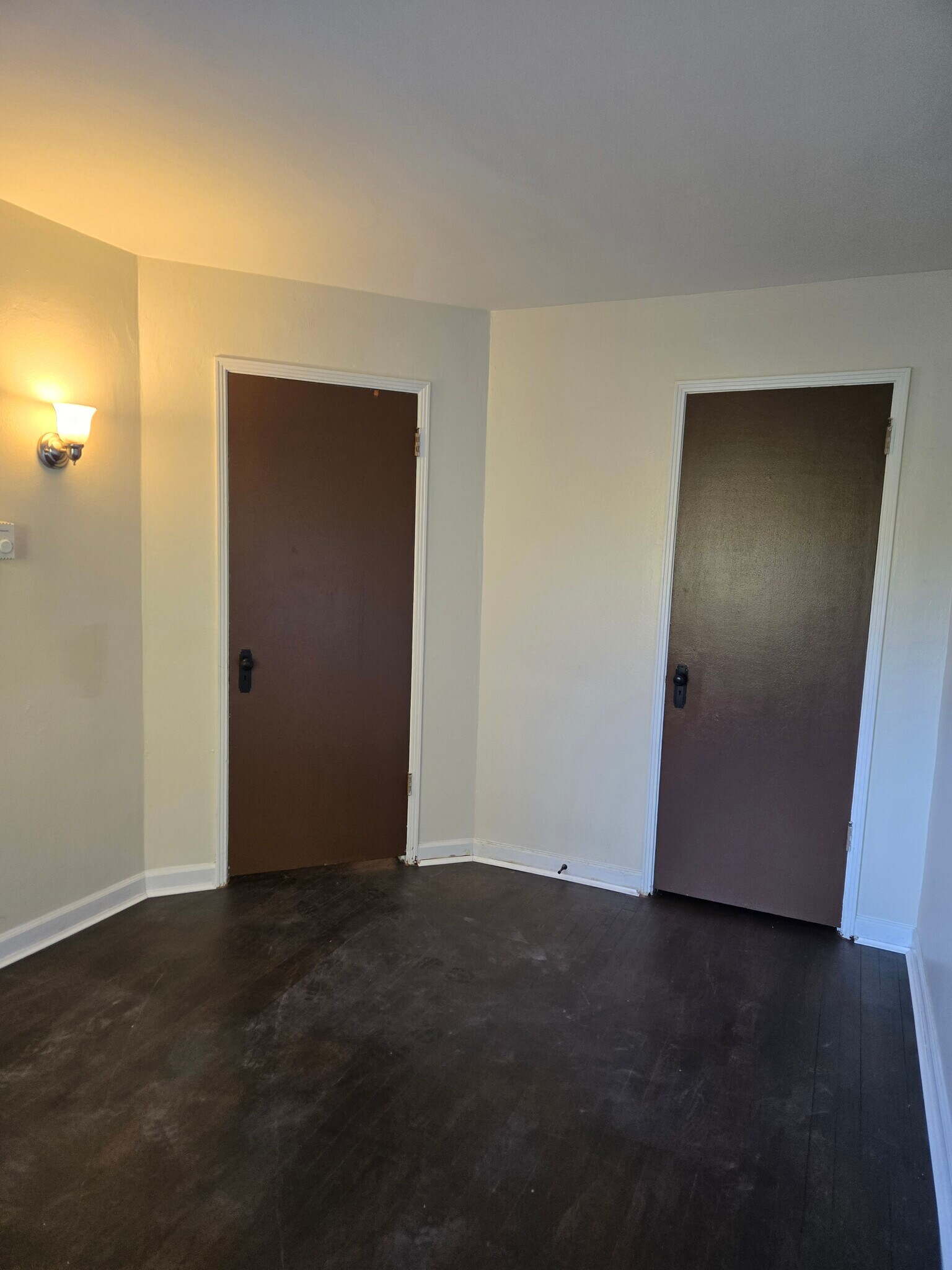 Bed 1 - 539 Hadley Ave