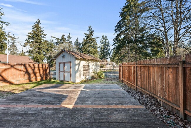 Building Photo - Charming 3-Bed Lakewood Home | Fully Updat...