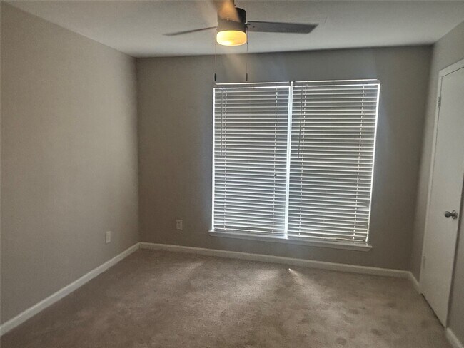 Building Photo - 18800 Egret Bay Blvd