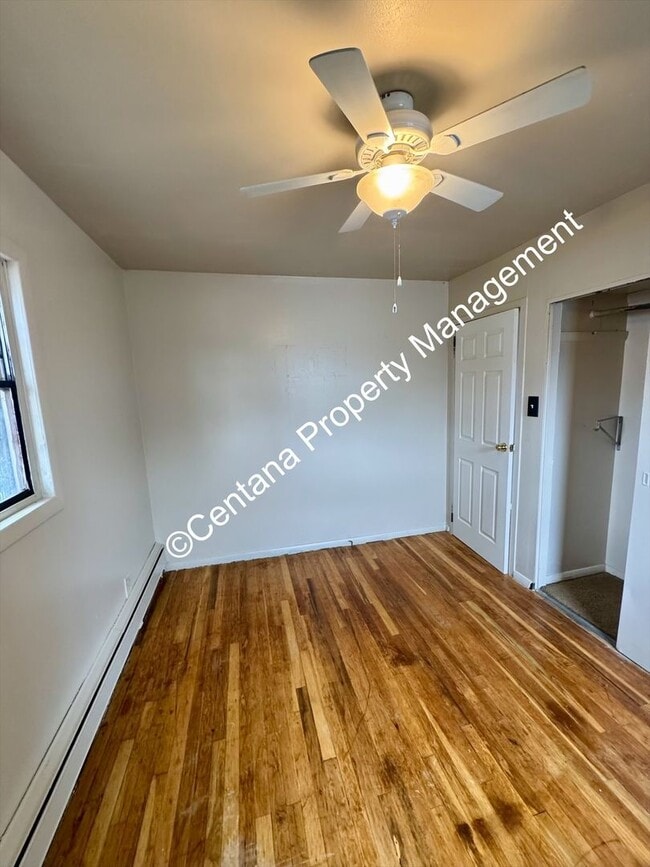 Building Photo - Pet friendly 2 bedroom house with a large lawn!