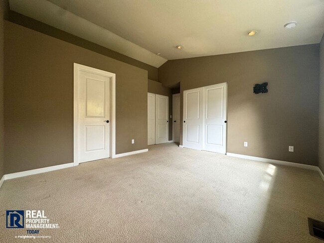 Building Photo - 3 Bedroom, 2 Bath Puyallup Home with 3-Car Garage & Spacious Fenced Yard!!