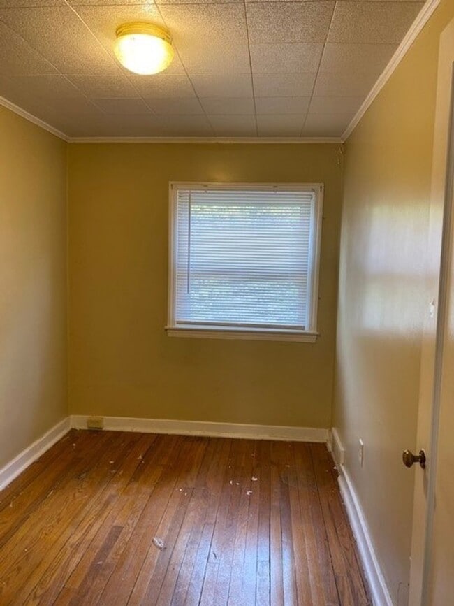 Building Photo - 2302 Kensington St