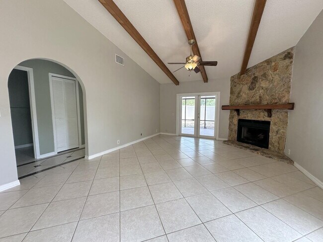 Building Photo - "Charming 2-Bed, 2-Bath Oasis in Vibrant T...