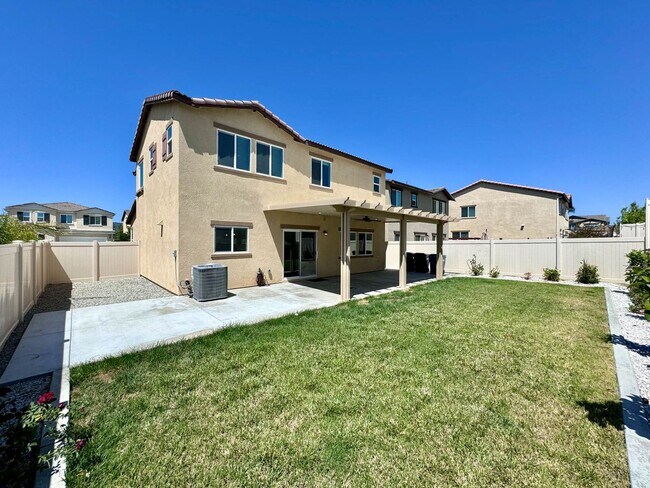 Building Photo - Stunning 4 bedroom 3 bathroom Murrieta hom...