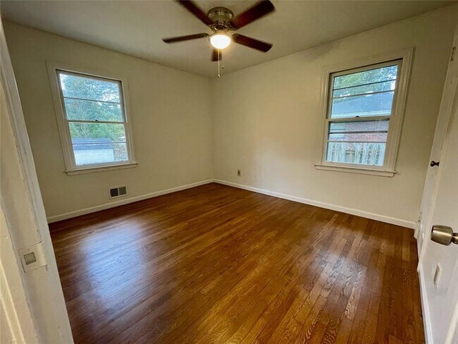 Building Photo - 6328 Oakview Ln