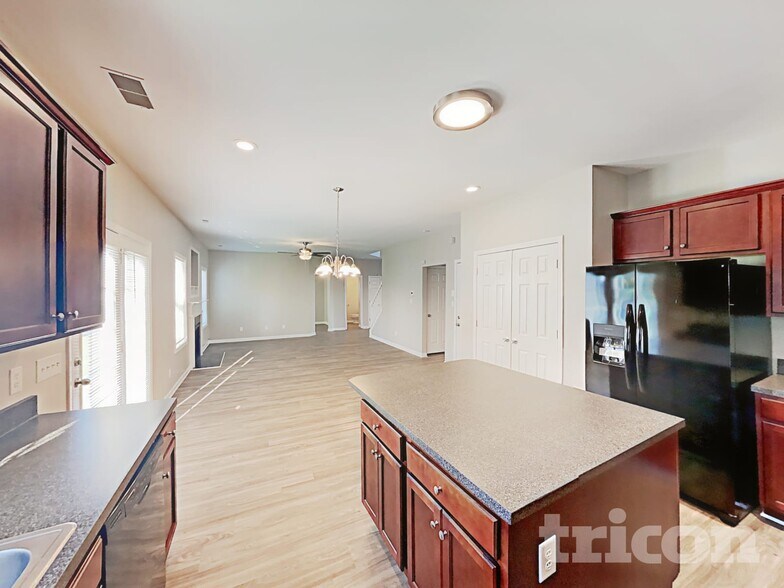 Building Photo - 1324 Pondhaven Dr
