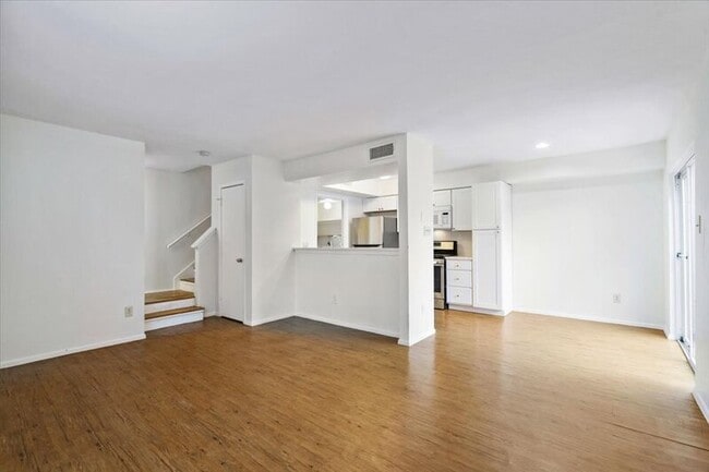 Building Photo - 1313 Southport Dr