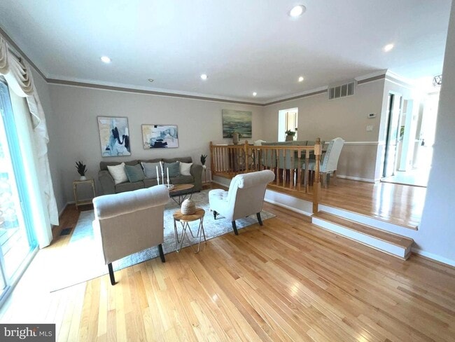 Building Photo - 1027 Travis Ln