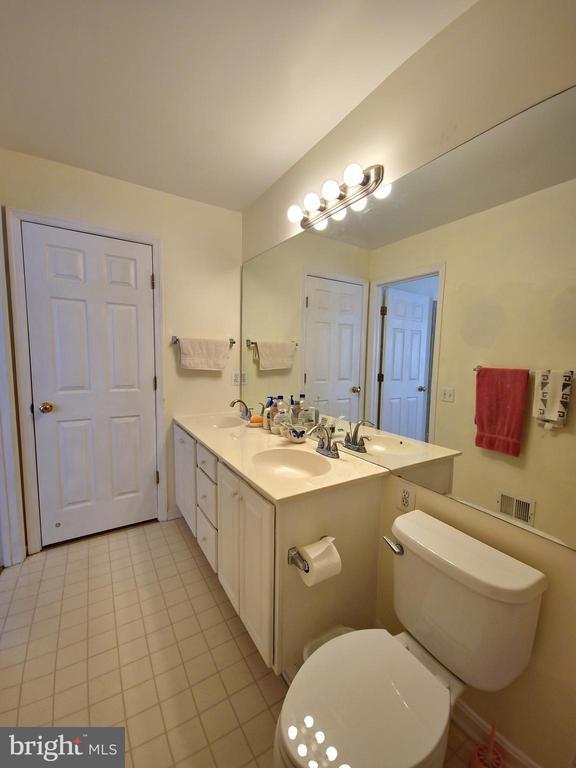 Building Photo - 1037 Lexus Way
