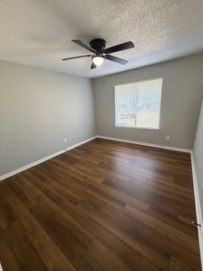 Building Photo - Coming Soon: 3 Bed, 2.5 Bath Condo