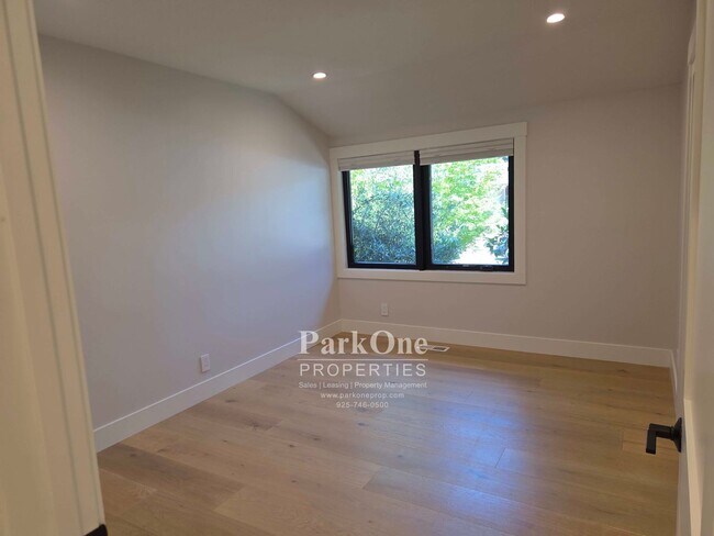 Building Photo - Amazing one of a kind home in the Heart of Walnut Creek
