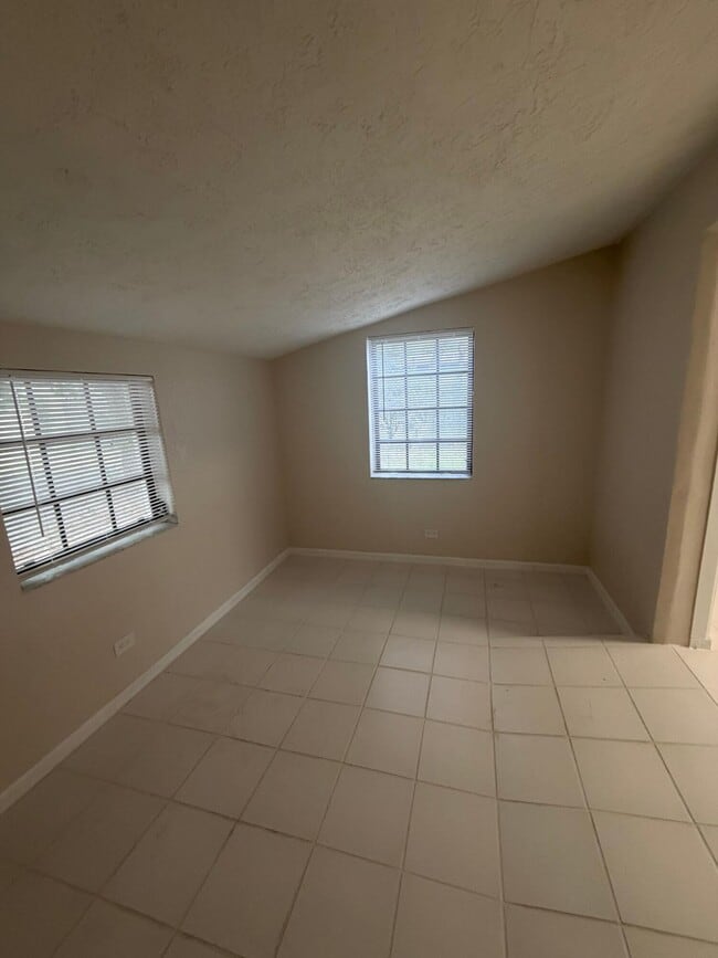 Building Photo - 3391 NW 18th Pl