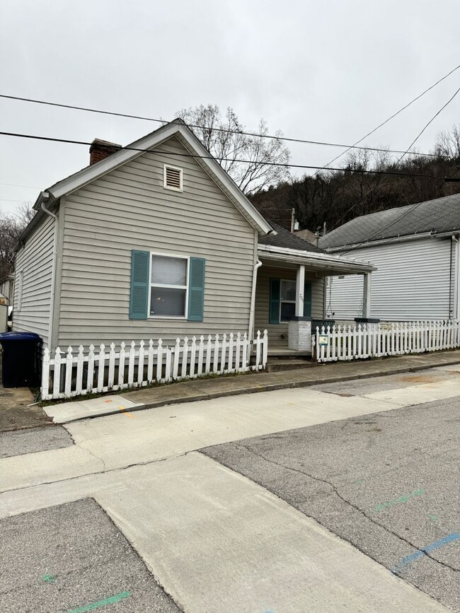 Building Photo - Quaint One Bedroom in Frankfort