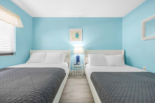 Building Photo - 39 Tulip Ave