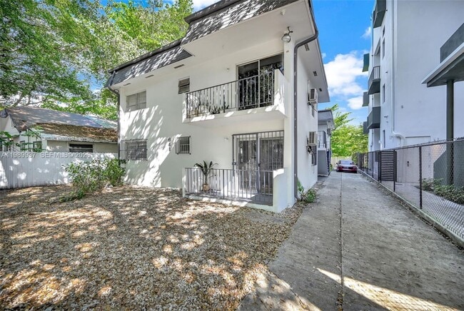 Building Photo - 641 NW 2nd St