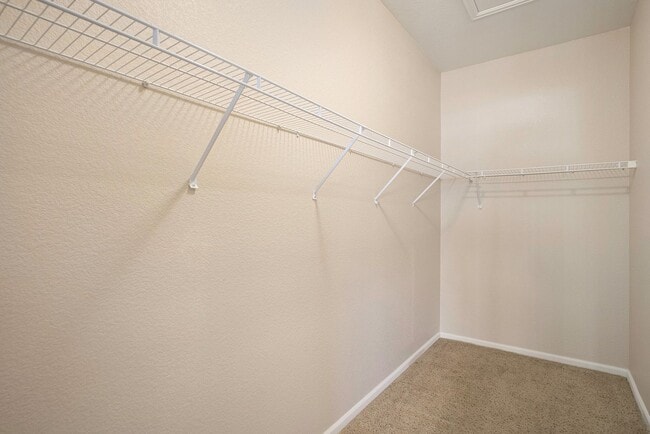 Building Photo - Top Floor Condo, Panoramic Mountain Views!