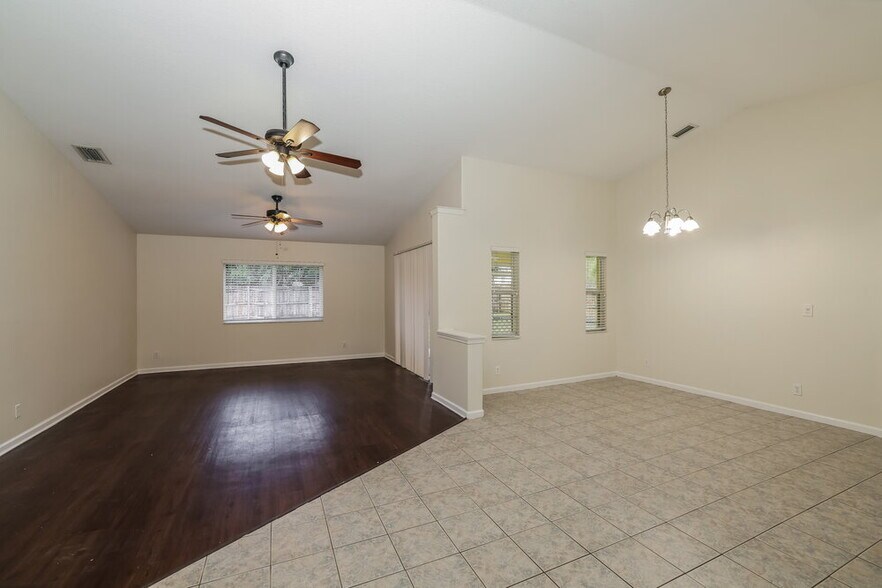 Building Photo - 109 Almeria St