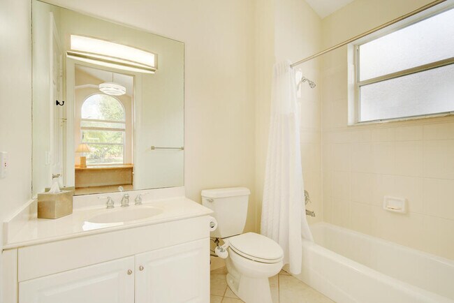 Building Photo - 6646 Oakmont Way