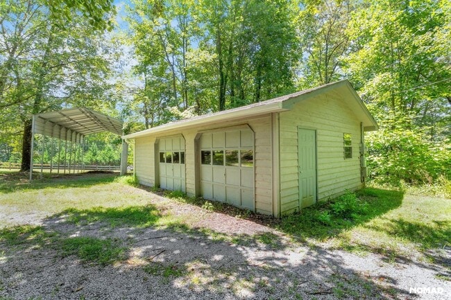 Building Photo - Peace & Beautiful 3BR House Near Rabun Gap...