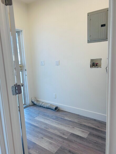 Laundry Room with Hookups. - 4043 1/2 W 21st St