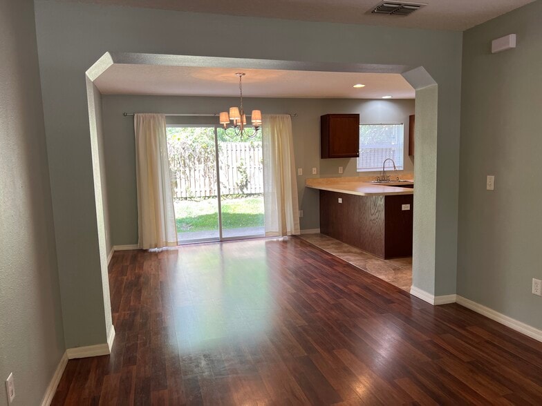 Building Photo - 170 Sawtooth Dr